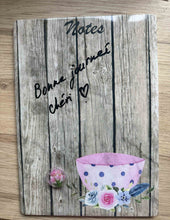 Charger l'image dans la galerie, Ardoise magnétique tasse rose avec feutre effaçable et aimant.