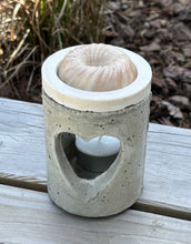 Load the image in the gallery,Bruleur en pierre décor Coeur pour fondant en cire végétale