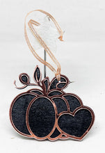 Charger l'image dans la galerie, Ornement citrouille miroir et bois peint pour Halloween