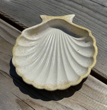 Load the image in the gallery,Support pour brosse à dents doré et noir avec support en bois et coupelle porte savon.