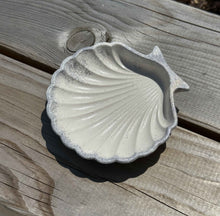 Load the image in the gallery,Support pour brosse à dents doré et noir avec support en pierre reconstituée et coupelle porte savon.