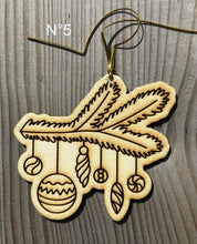 Load the image in the gallery,Décorations de Noël en bois brut à peindre