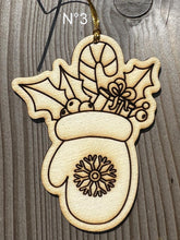 Load the image in the gallery,Décorations de Noël en bois brut à peindre