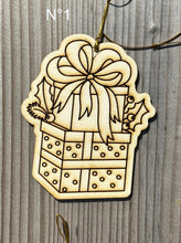 Load the image in the gallery,Décorations de Noël en bois brut à peindre