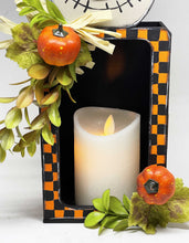 Load the image in the gallery,Lanterne d'Automne avec épouvantail en bois peint pour centre de table ou décoration