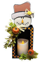 Load the image in the gallery,Lanterne d'Automne avec épouvantail en bois peint pour centre de table ou décoration