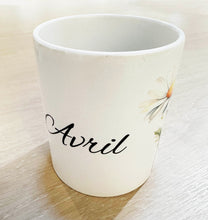 Charger l'image dans la galerie, Mug cadeau mois de naissance avec fleur imprimée mois de Printemps - Vaisselle