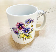 Charger l'image dans la galerie, Mug cadeau mois de naissance avec fleur imprimée mois d'Hiver - Vaisselle