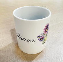 Charger l'image dans la galerie, Mug cadeau mois de naissance avec fleur imprimée mois d'Hiver - Vaisselle
