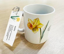 Charger l'image dans la galerie, Mug cadeau mois de naissance avec fleur imprimée mois de Printemps - Vaisselle