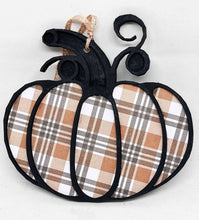 Charger l'image dans la galerie, Ornements Halloween Citrouilles motif léopard orange et noir, rose ou à fleurs en bois à suspendre