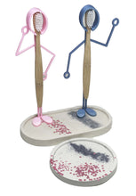 Charger l'image dans la galerie, Support pour brosse à dents rose et gris avec support en pierre reconstituée et coupelle porte savon.