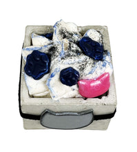 Load the image in the gallery,Bougie gourmande artisanale chat grise et noire dans pot parfum fleur de coton.