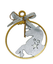 Charger l'image dans la galerie, Boule de Noël en bois découpé licorne