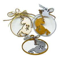 Charger l'image dans la galerie, Boule de Noël en bois découpé licorne