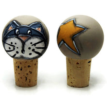 Charger l&#39;image dans la galerie, Deux bouchons de liège avec têtes de chat - Vaisselle
