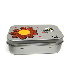 Charger l'image dans la galerie, Boite à pilules de poche avec abeille - été