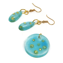 Charger l'image dans la galerie, Parure bijoux bleu et coquillages dorés - été