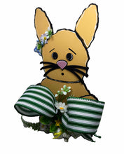 Charger l'image dans la galerie, Lapin en bois peint décoration de table de Pâques