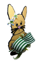 Charger l'image dans la galerie, Lapin en bois peint décoration de table de Pâques