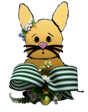 Charger l'image dans la galerie, Lapin en bois peint décoration de table de Pâques