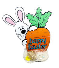 Load the image in the gallery,Lapin avec carotte en bois peint centre de table décoration de Pâques