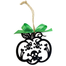 Charger l'image dans la galerie, Ornements d'Halloween avec citrouille en bois découpé lot de 2 - NEW