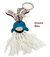 Charger l'image dans la galerie, Porte clé bois et ficelle gnome de Pâques avec oreilles de lapin et anneau pour clés