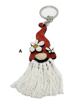 Charger l'image dans la galerie, Porte clé bois et ficelle gnome maman avec anneau pour clés