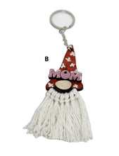 Charger l'image dans la galerie, Porte clé bois et ficelle gnome maman avec anneau pour clés
