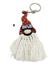 Charger l'image dans la galerie, Porte clé bois et ficelle gnome papa avec anneau pour clés