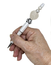 Charger l'image dans la galerie, Stylo bille bijou rouge ou blanc à encre noire avec perles et pochette