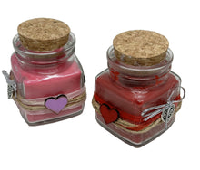 Charger l&#39;image dans la galerie, Bougie parfumée cire végétale fait à la main rose, rouge ou violet dans pot en verre.
