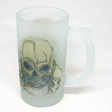 Charger l&#39;image dans la galerie, Chope à bière avec trois têtes de mort - Vaisselle - Cadeaux Homme - St Valentin
