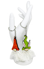 Load the image in the gallery,Porte clé bois et ficelle gnome de Pâques avec oreilles de lapin et anneau pour clés
