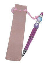 Charger l&#39;image dans la galerie, Stylo bille bijou rose ou violet à encre noire avec perles et pochette
